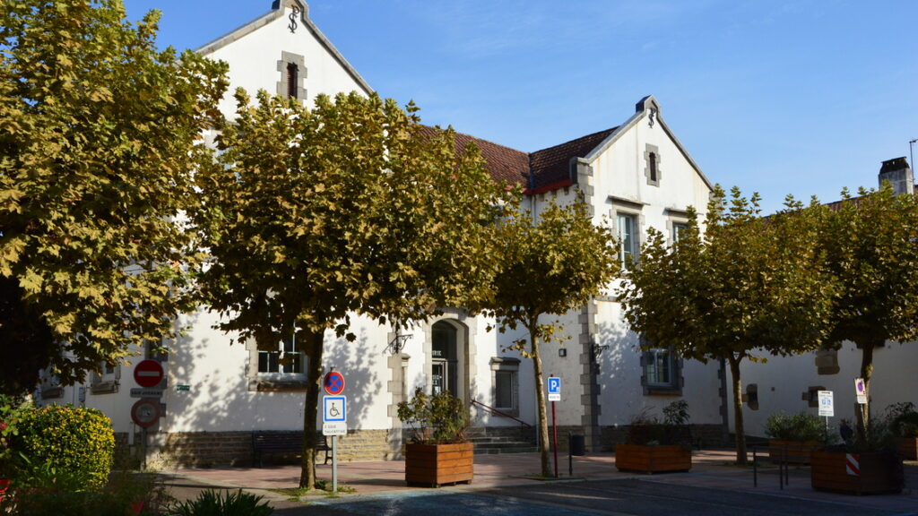 Mairie de Saint-Pée-sur-Nivelle Senpereko Herriko Etxea